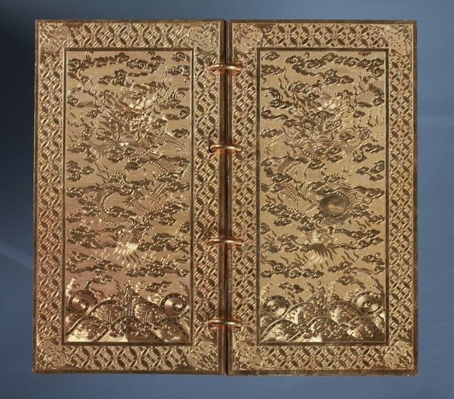 Sach vang trieu Nguyen anh 6