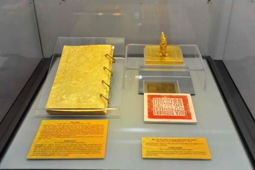 Sach vang trieu Nguyen anh 9