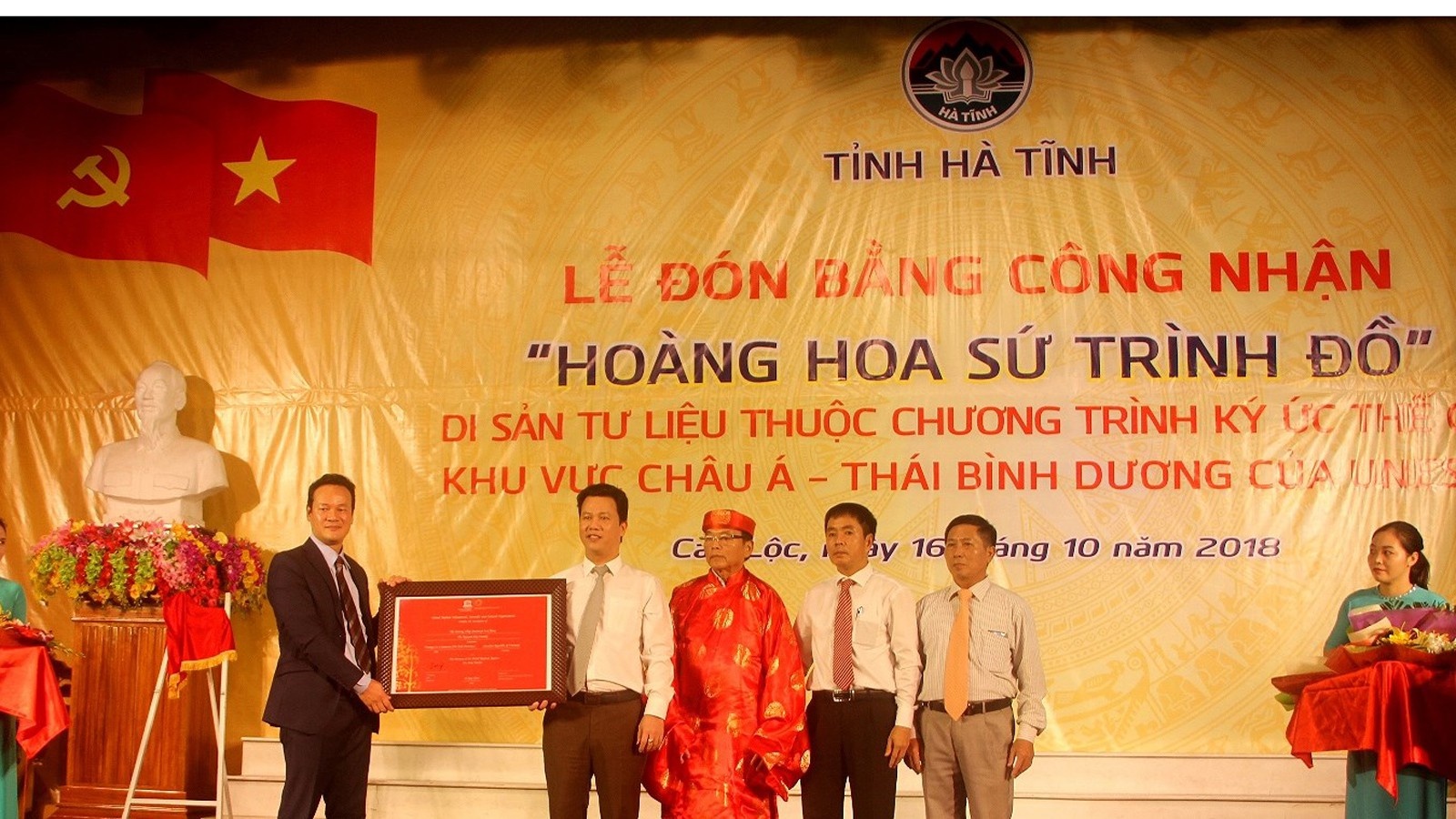 Nguyen Huy Oanh,  tham hoa viet nhieu sach trong su Viet anh 3