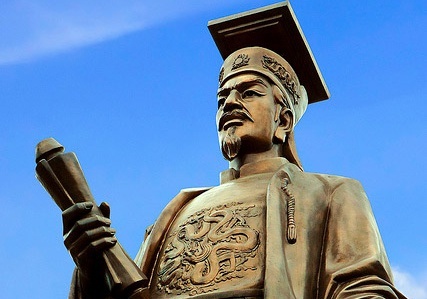 Vi vua co 9 hoang hau hinh anh