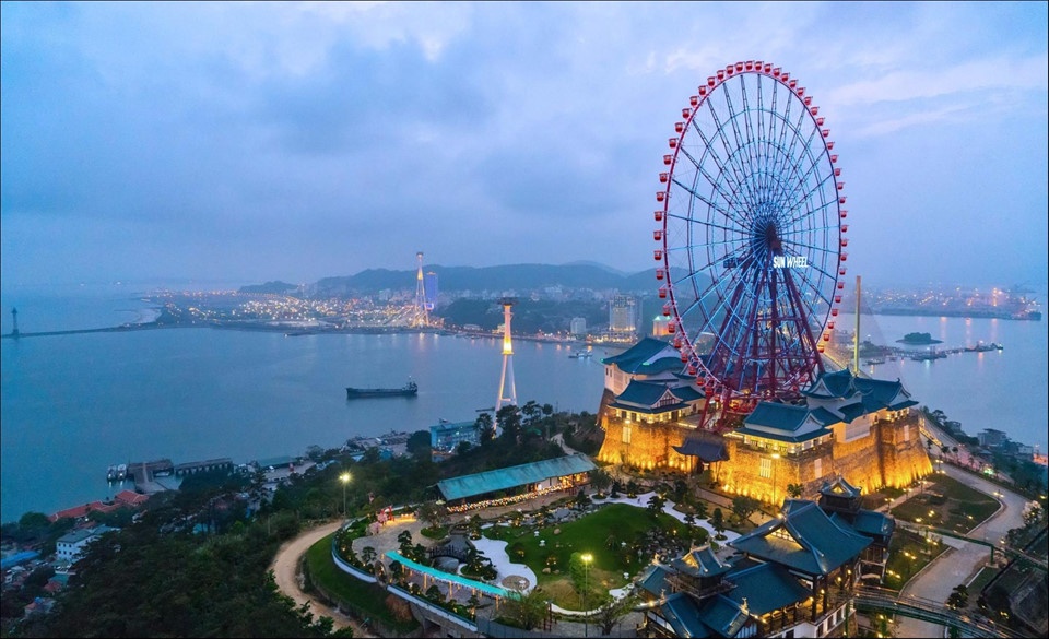 Thanh pho Quang Ninh anh 2