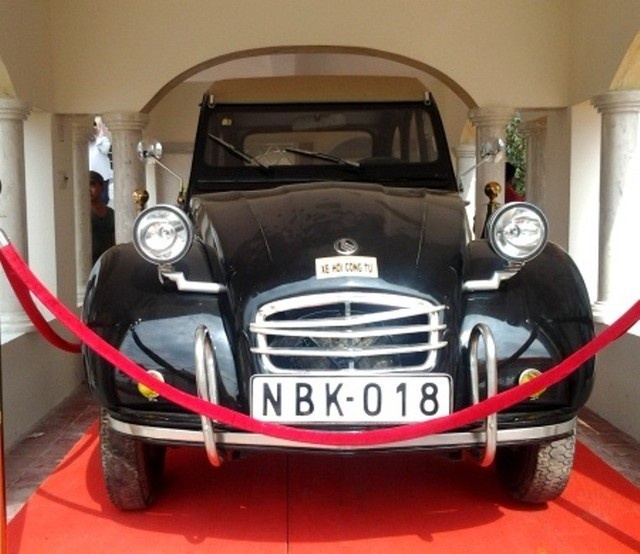 Cong tu Bac Lieu tung di nhung xe sang, may bay nao? hinh anh