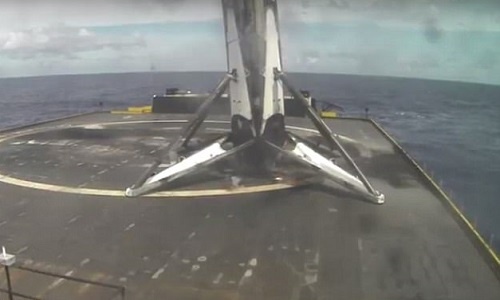 Ten lua Falcon 9 ha canh thanh cong anh 1