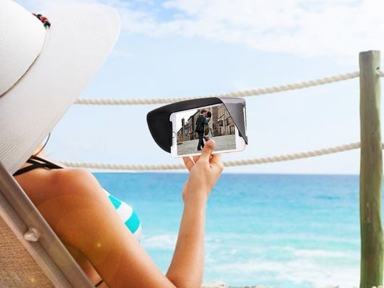 Su dung dien thoai ngoai troi nang anh 4