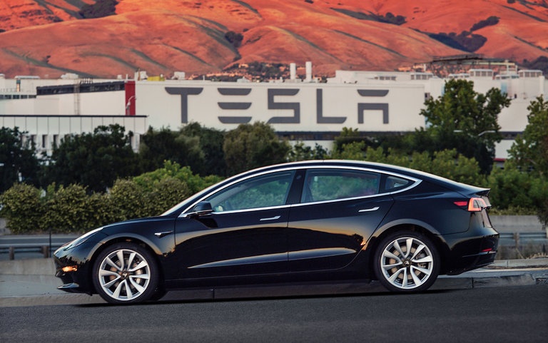Tesla cong bo sedan Model 3 voi gia 35.000 USD hinh anh