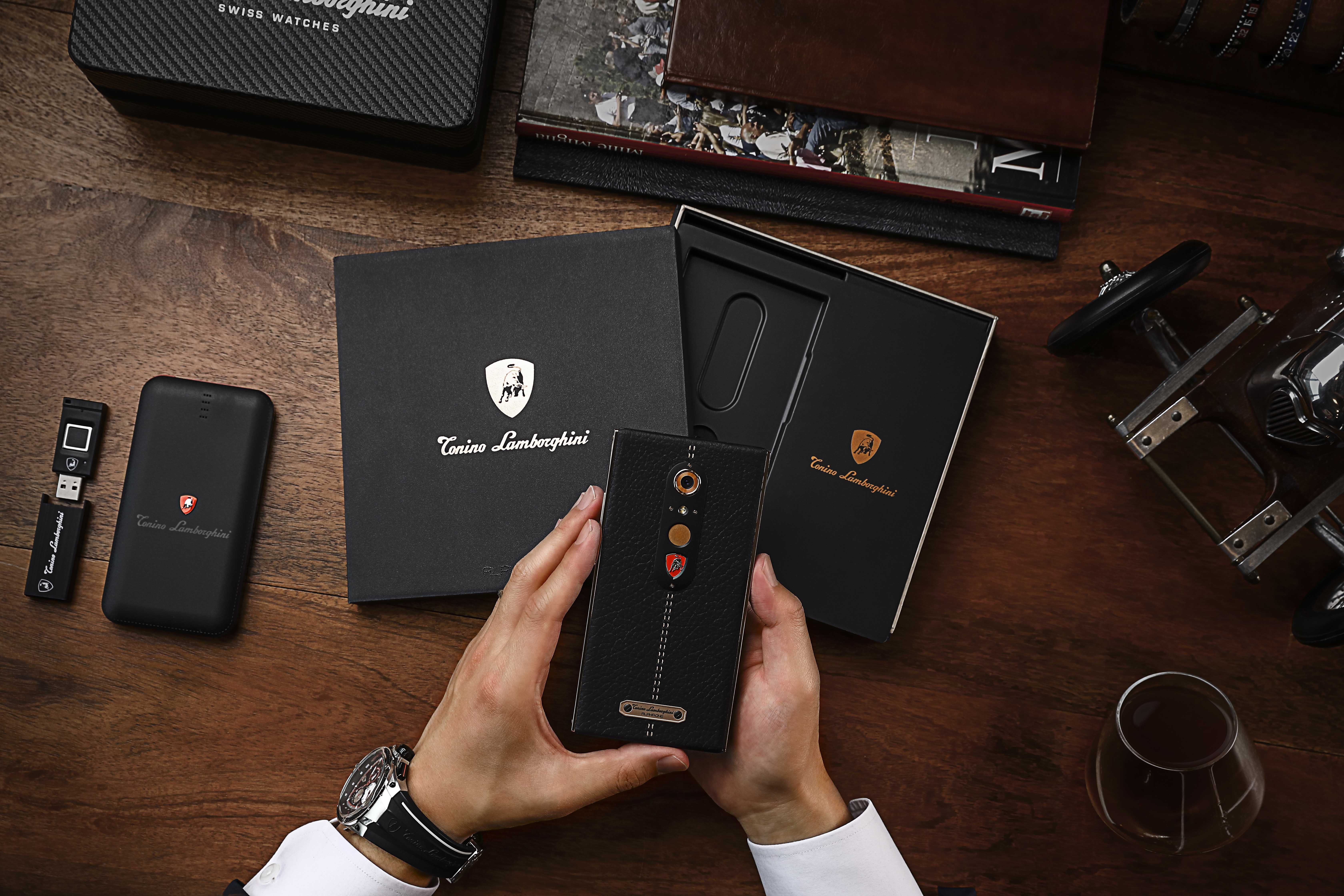 Dien thoai sieu sang Alpha One hinh anh