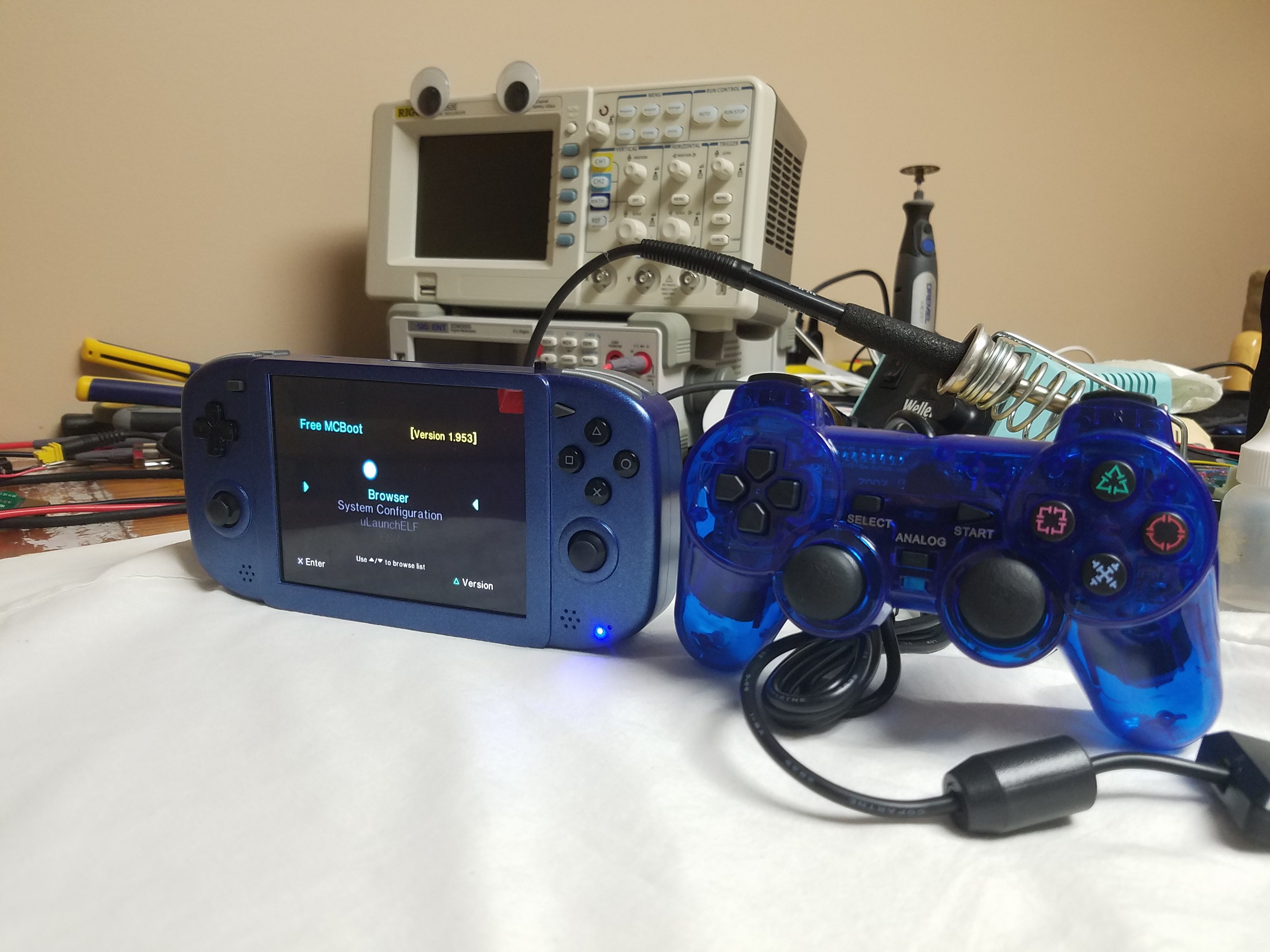 Tu che may choi game PlayStation 2 ban cam tay hinh anh