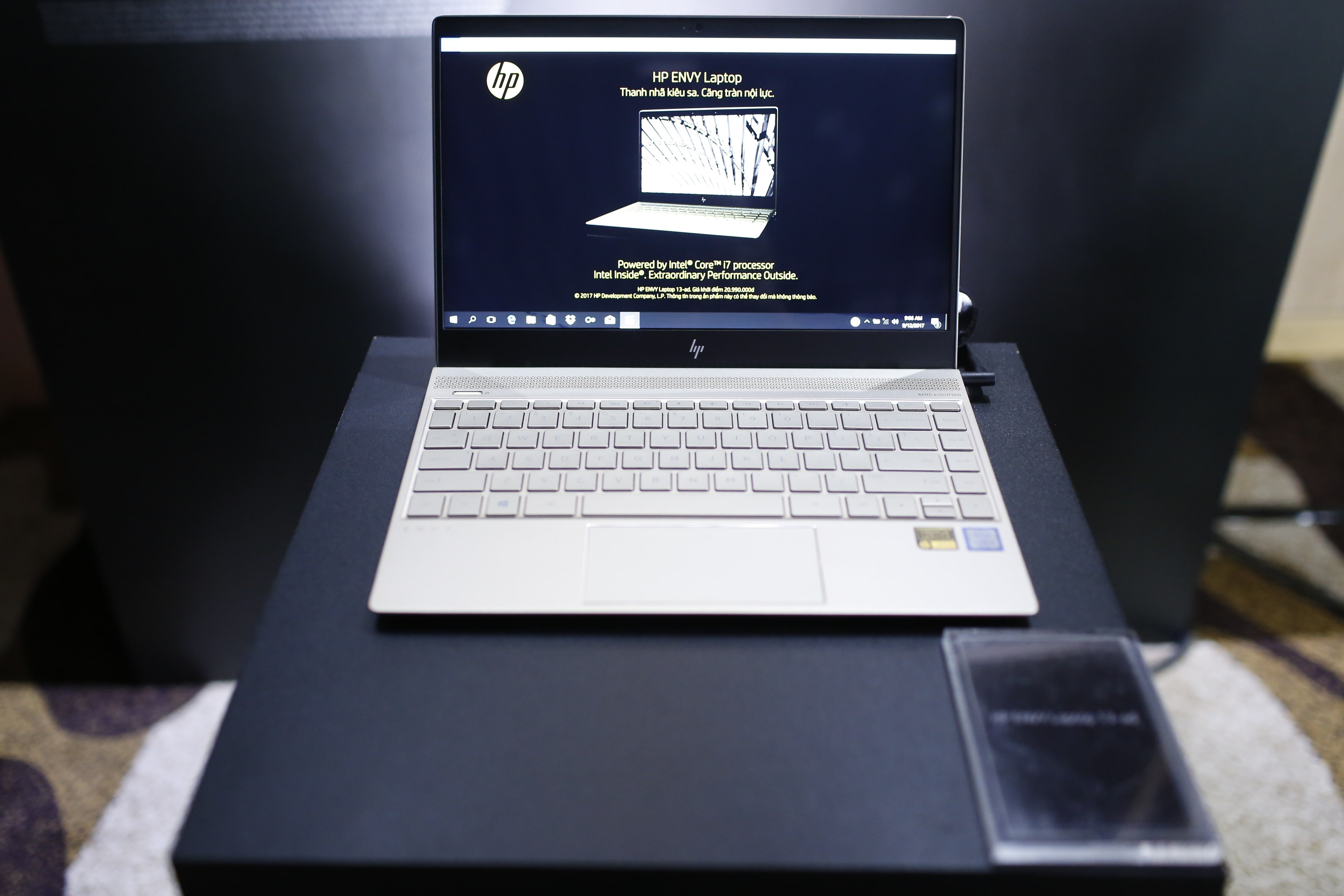 HP Envy 13 pin 14 tieng, gia 21 trieu dong hinh anh