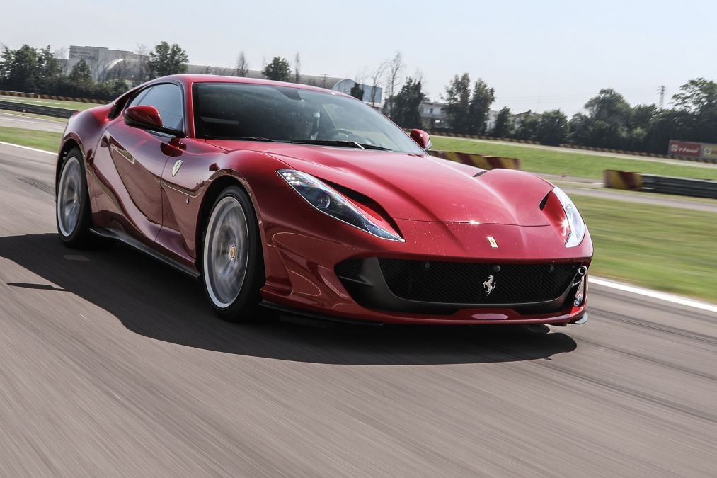 Sieu xe Ferrari 812 Superfast anh 4