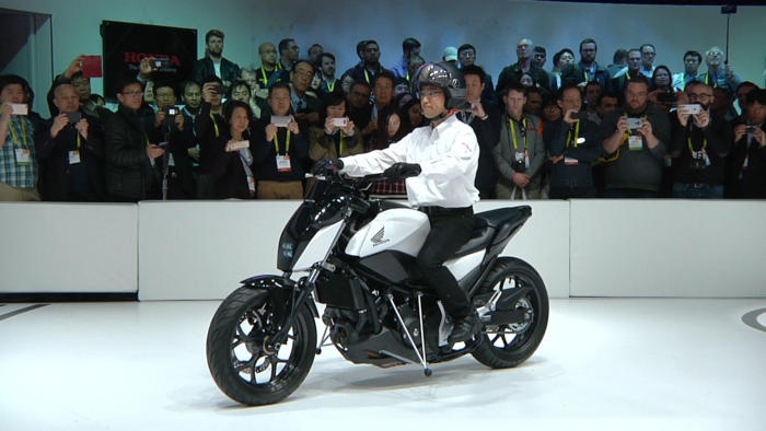 Xe moto Honda Riding Assist-e moi hinh anh