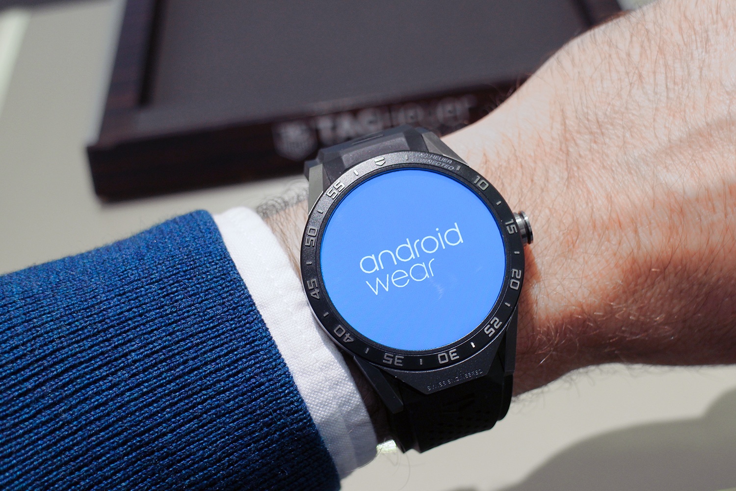 Google loai bo tat ca Android Wear khoi cua hang hinh anh