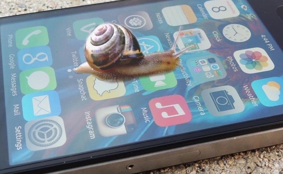 Nang cap iOS moi co thuc su lam iPhone cham di? hinh anh