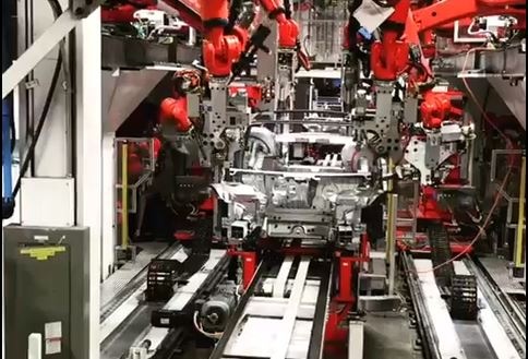 Day chuyen tu dong cua Tesla hinh anh