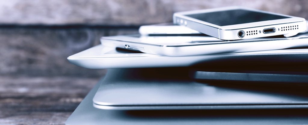 Vi sao laptop, dien thoai cua ban ngay cang cham? hinh anh