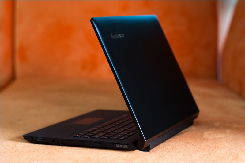 Laptop gia re gianh cho sinh vien anh 1