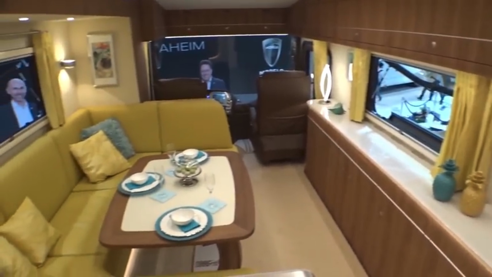 Performance S - Chiec motorhome sang trong va tien nghi hinh anh