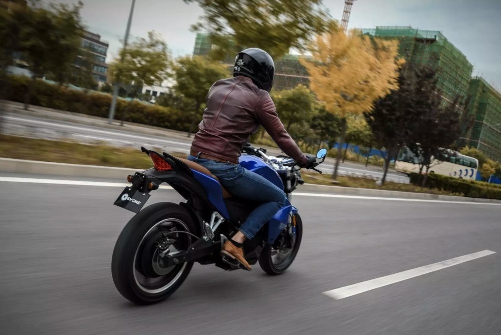 Cong ty san xuat iPhone lam moto anh 3