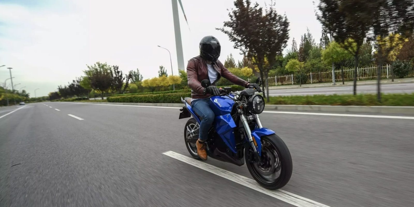 Cong ty san xuat iPhone lam moto anh 4