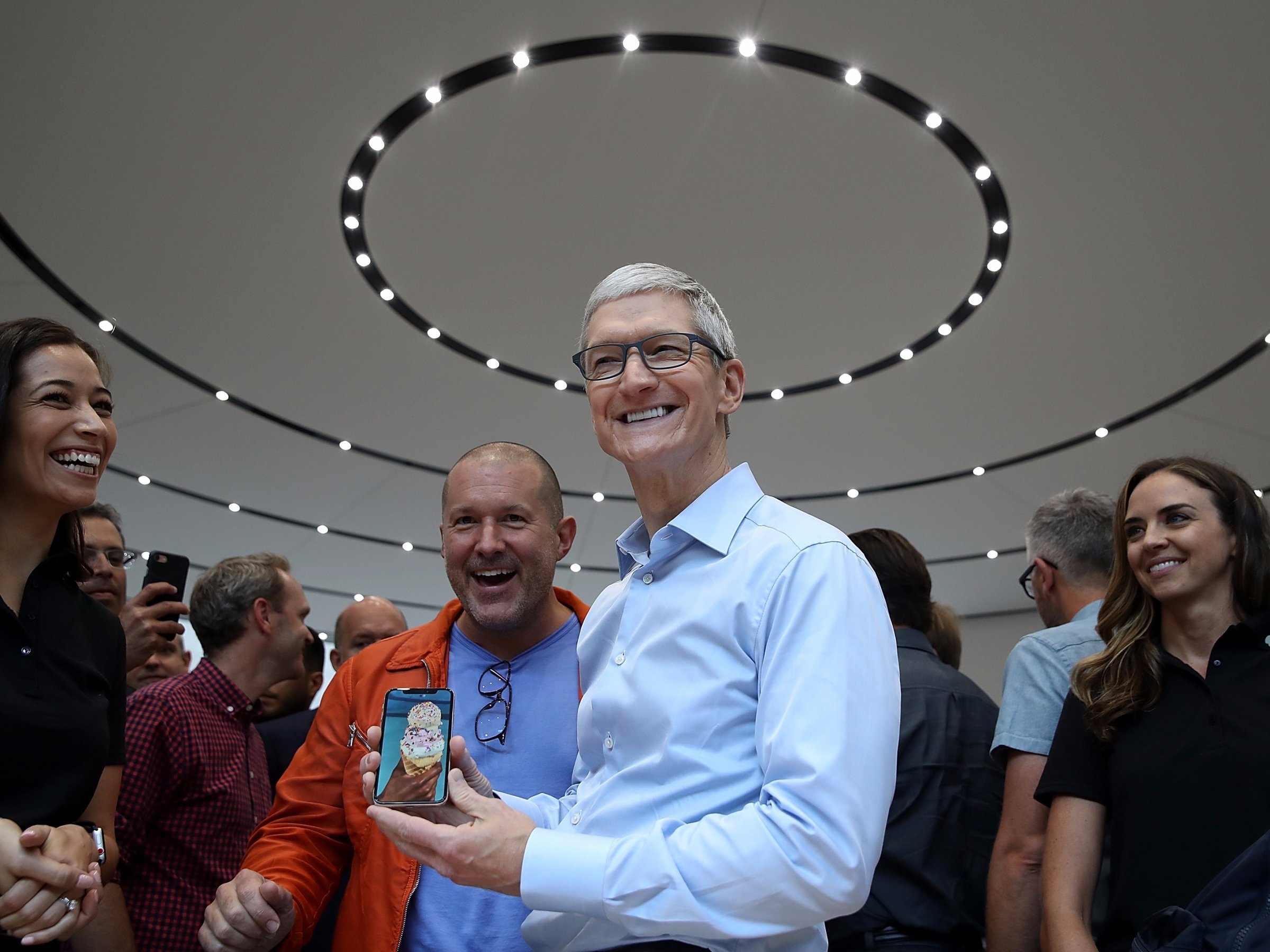 2017 - nam huy hoang cua Apple hinh anh