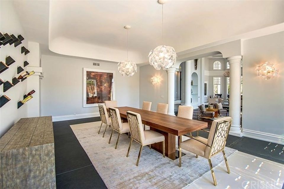 Can biet thu xa hoa cua YouTuber anh 7