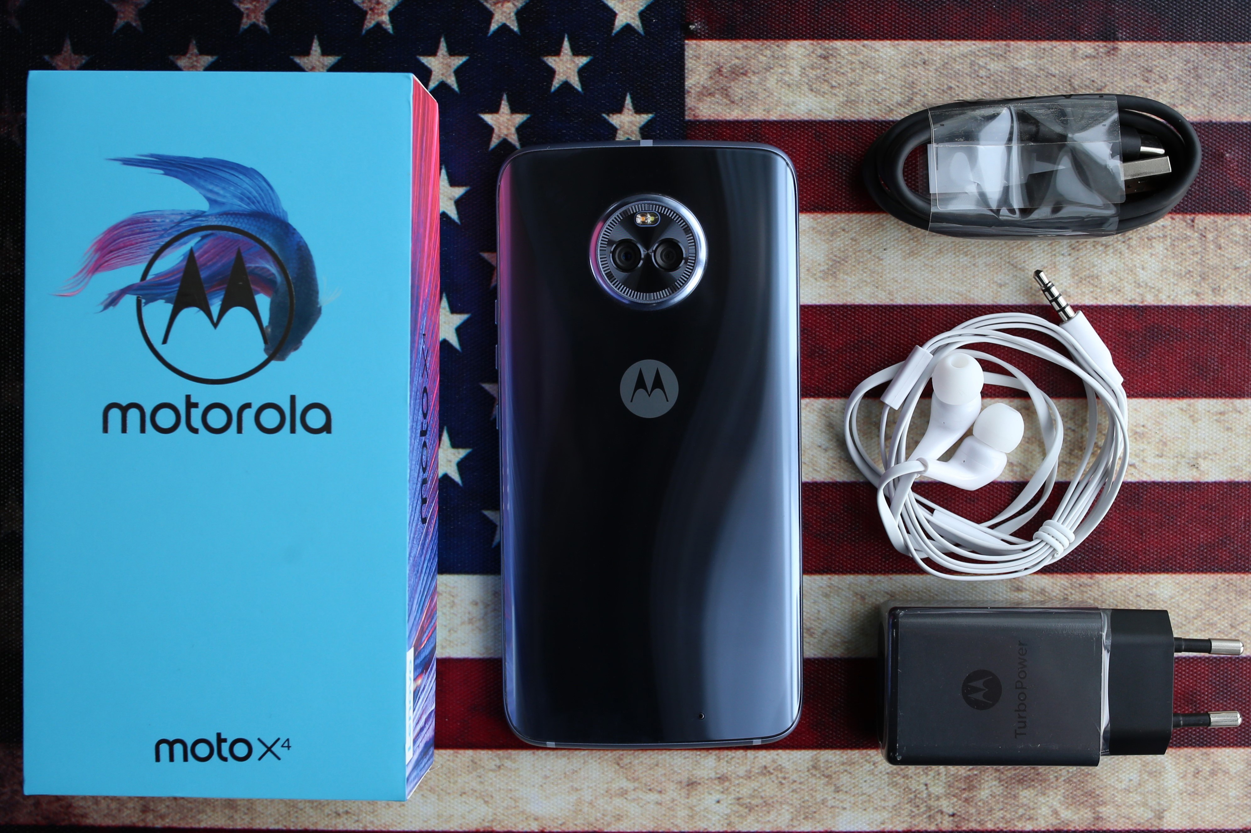 Mo hop Motorola X4 tai Viet Nam: Dep nhung de bam van tay hinh anh