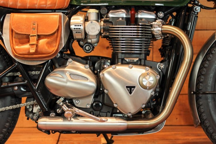 Triumph Bonneville T120 do anh 3