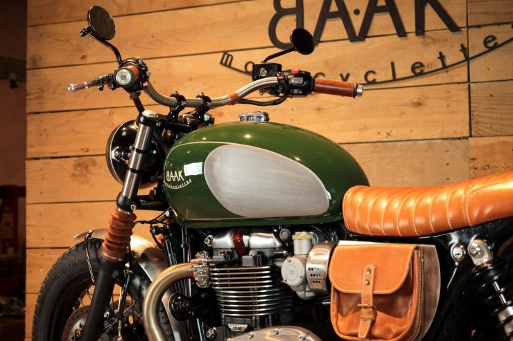 Triumph Bonneville T120 do anh 4