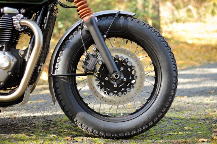 Triumph Bonneville T120 do anh 8