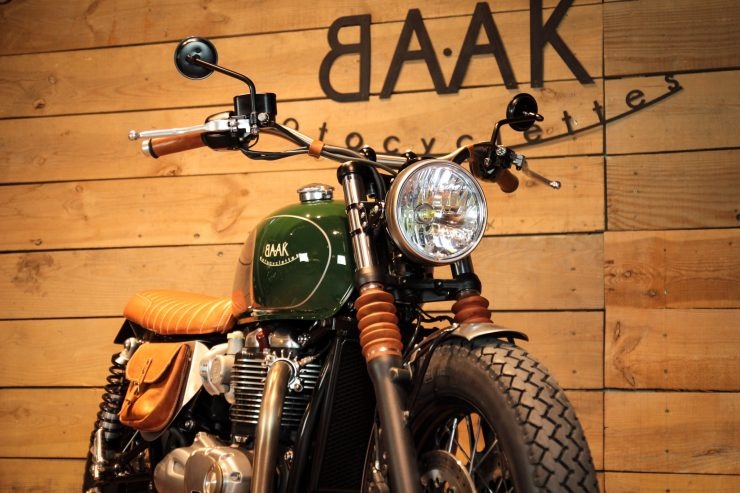 Triumph Bonneville T120 do anh 9