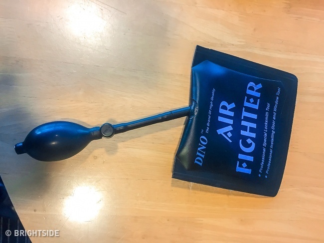 Mẹo nhỏ giúp mở cửa ôtô ảnh 6 Meo nho giup mo cua oto anh 6