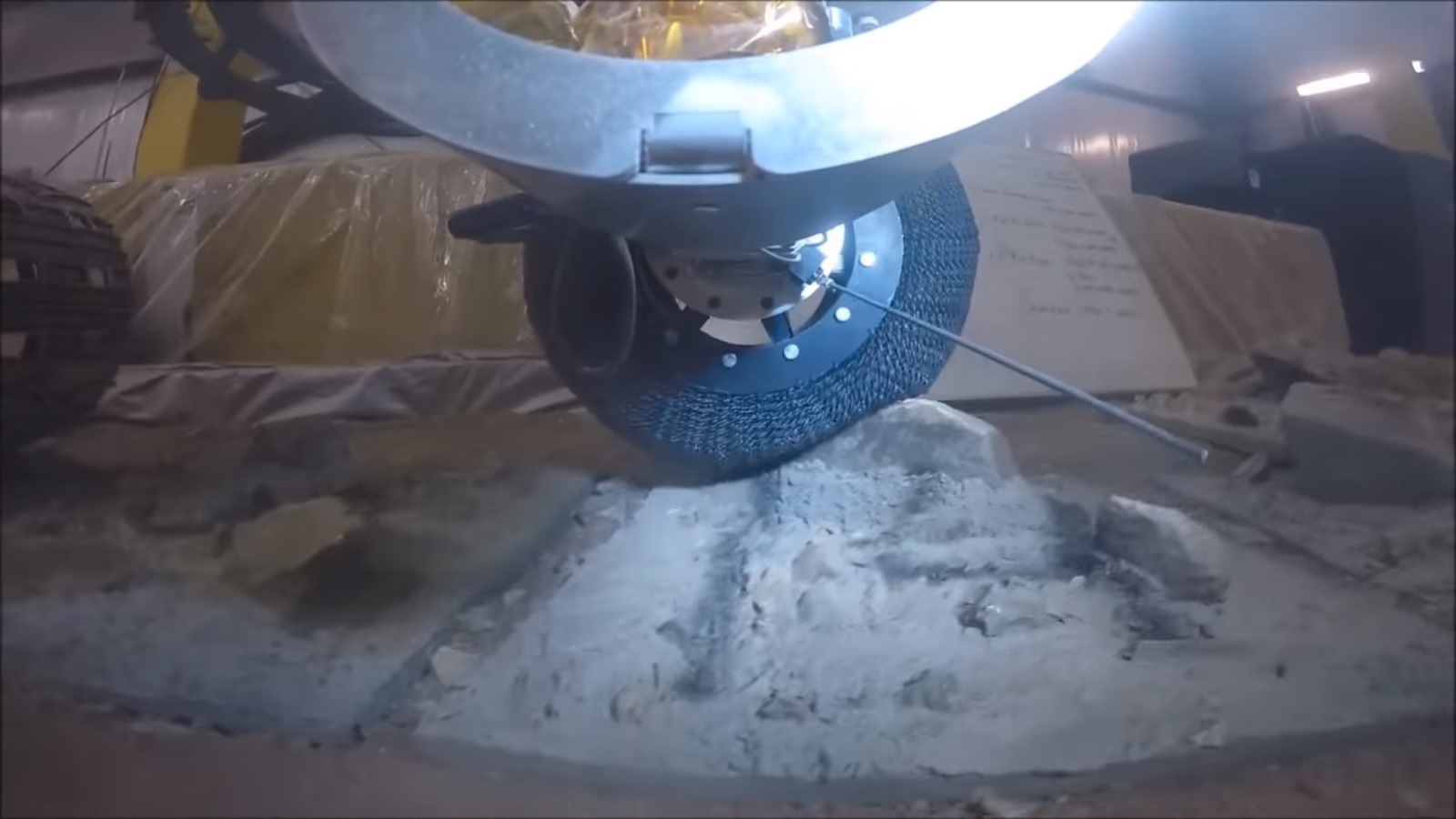 Thu nghiem thuc te mau lop xe sieu dan hoi hinh anh