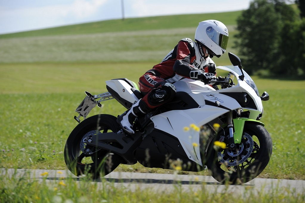 MotoGP chon Energica Ego cho giai dua moto dien sap toi hinh anh