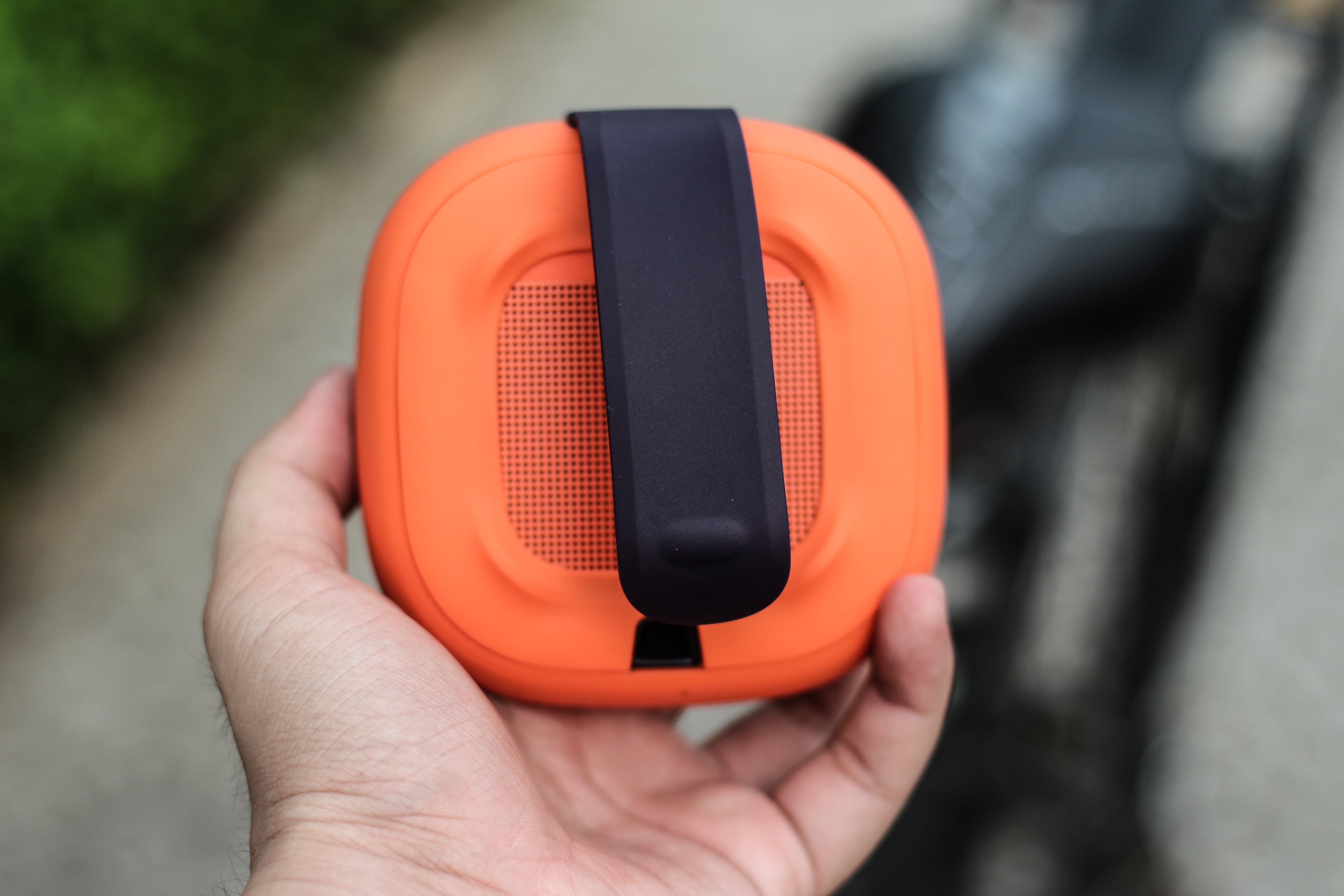 Mo hop loa Bose SoundLink Micro Bluetooth anh 2