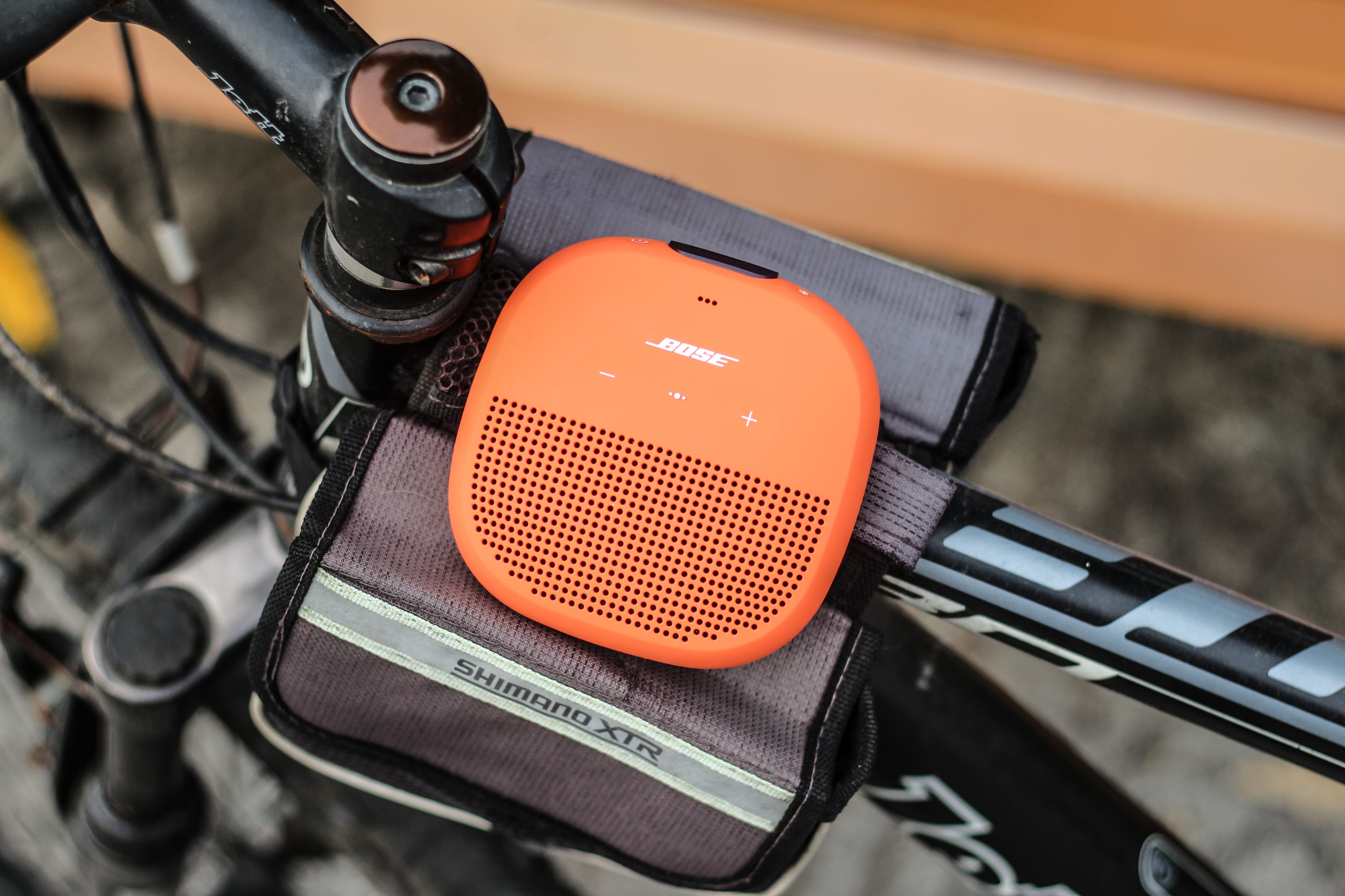 Mo hop loa Bose SoundLink Micro Bluetooth anh 4