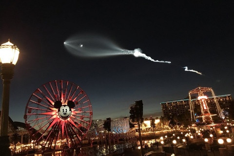 Gây tai nạn vì ngắm tên lửa của SpaceX ảnh 1 Gay tai nan vi ngam ten lua cua SpaceX anh 1