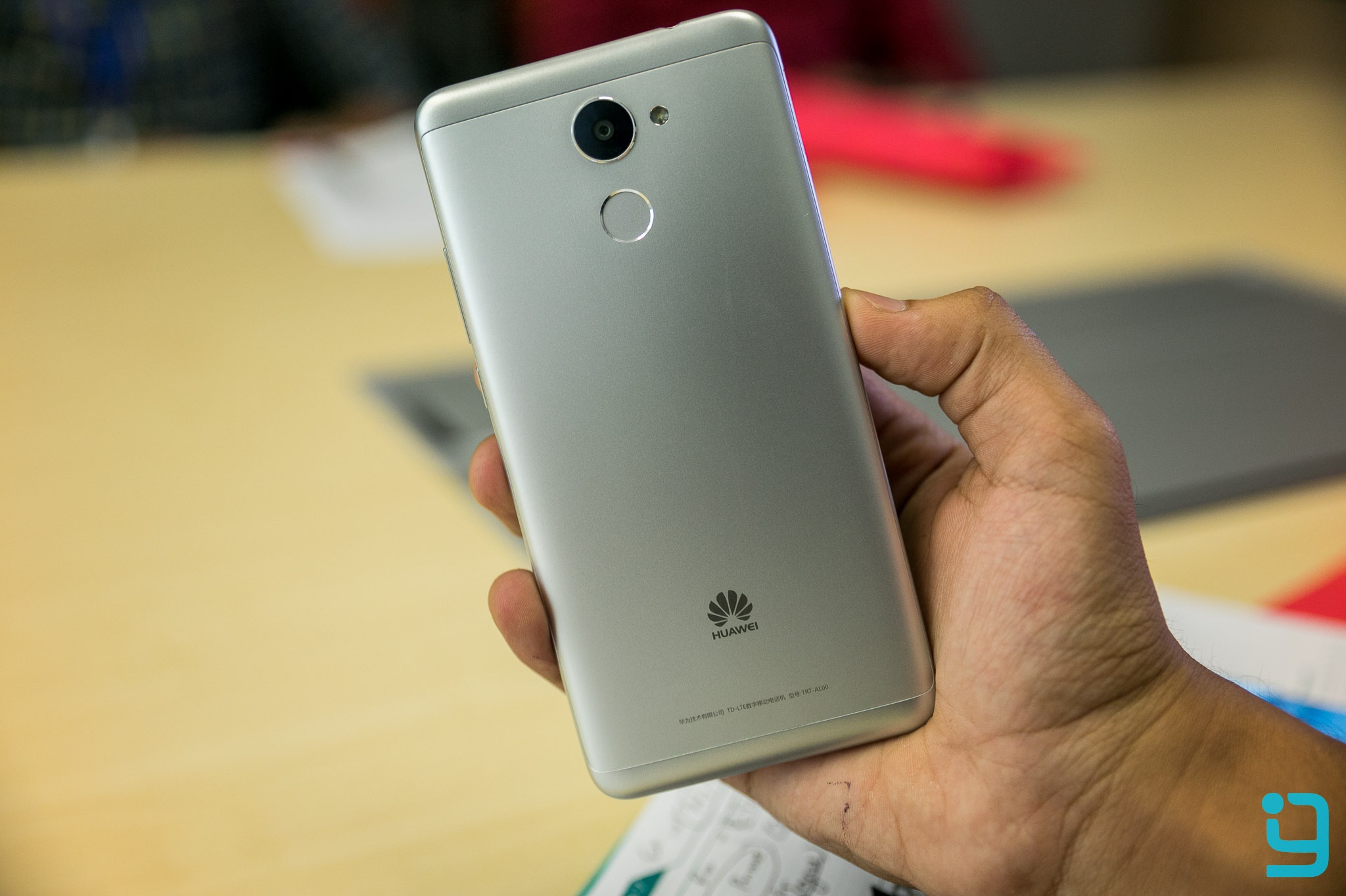 Nhung mau dien thoai kim loai nguyen khoi dep anh 2