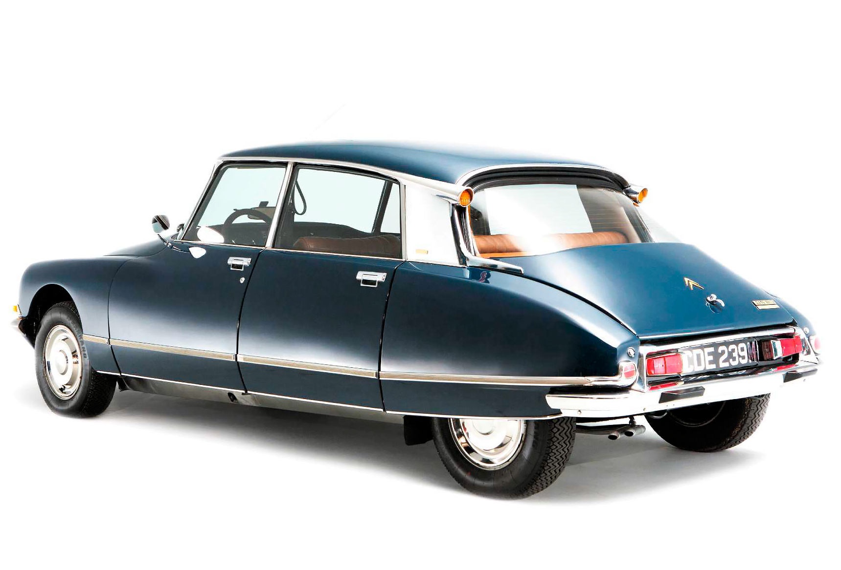 Su truong ton cua Citroen DS trong lang xe anh 2