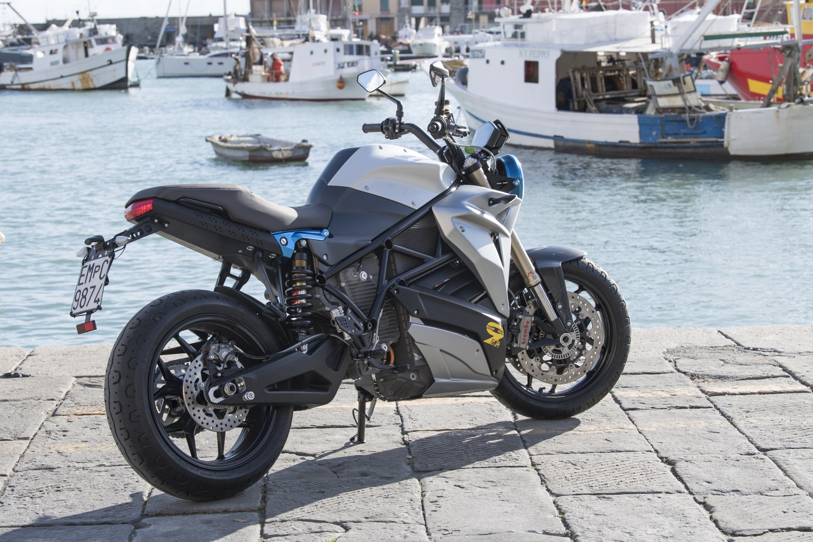 Moto dien Eva EsseEsse9 - co dien nhung hien dai hinh anh