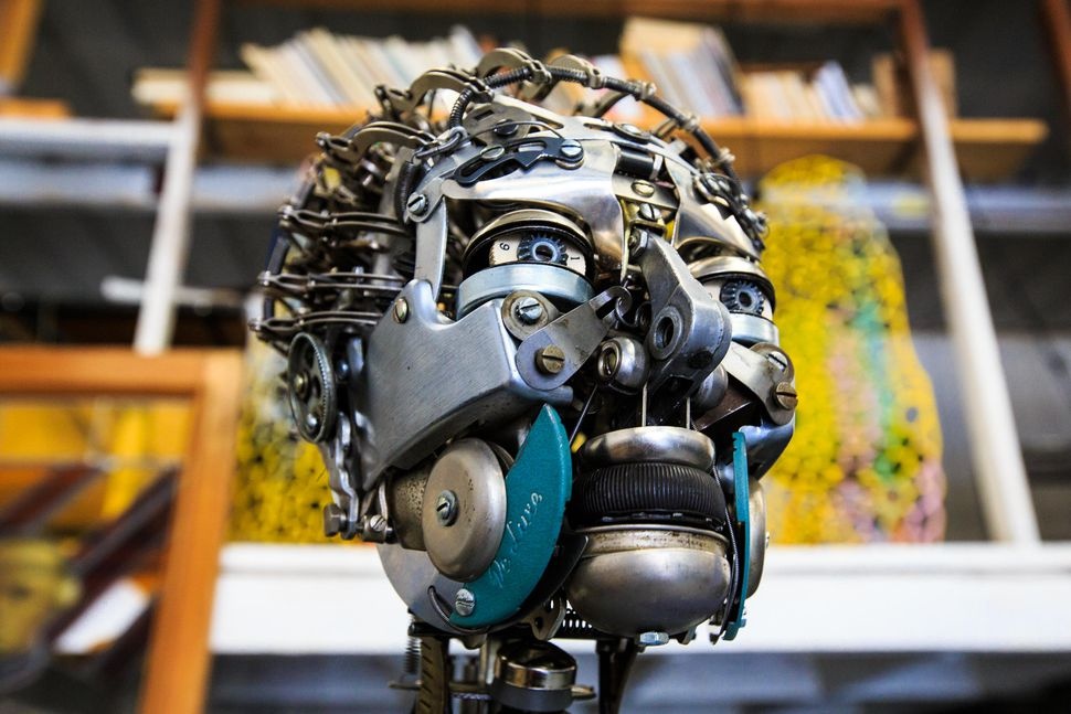 Nguoi thoi hon vao may danh chu cu hinh anh