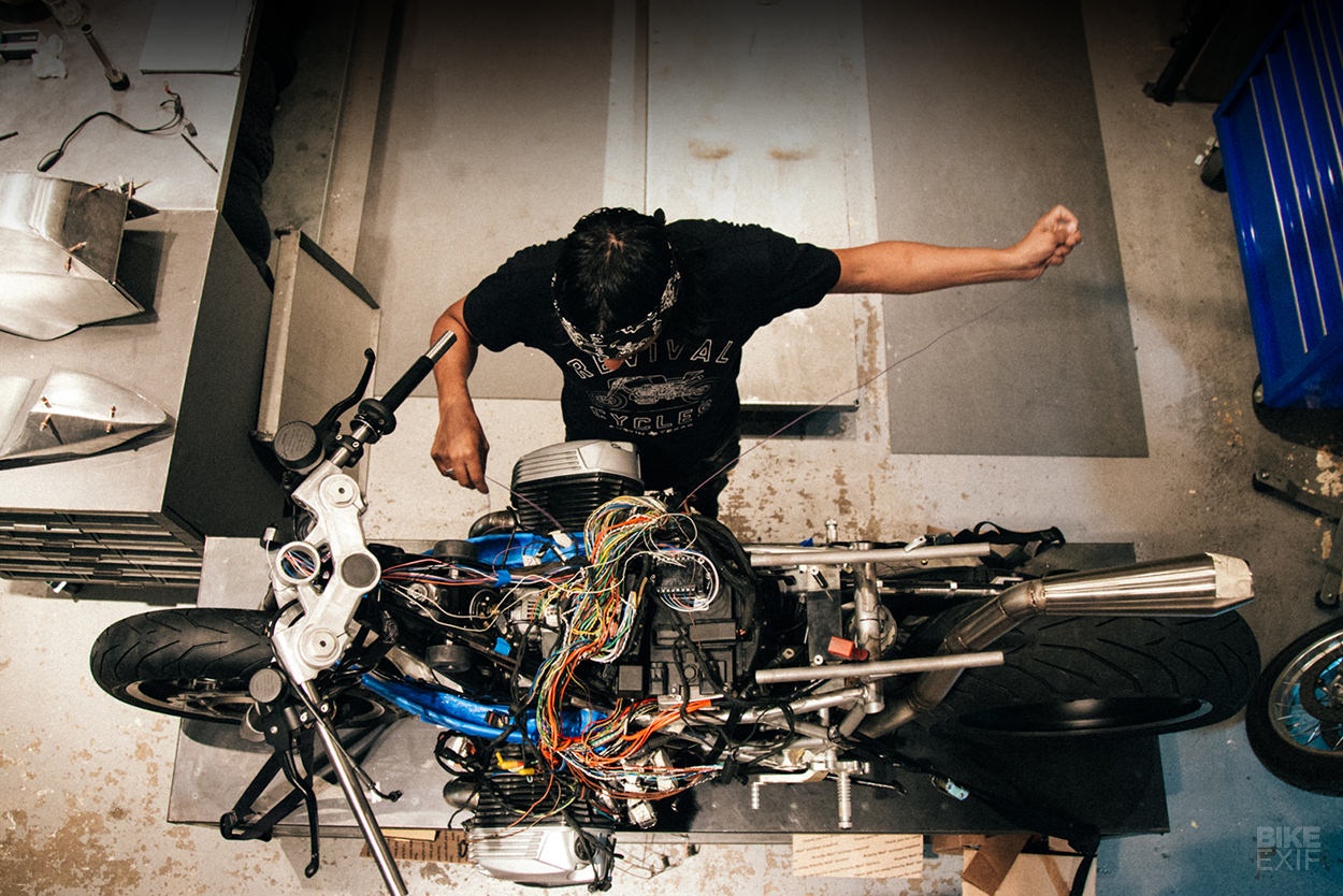 BMW R1200S huyen thoai anh 7