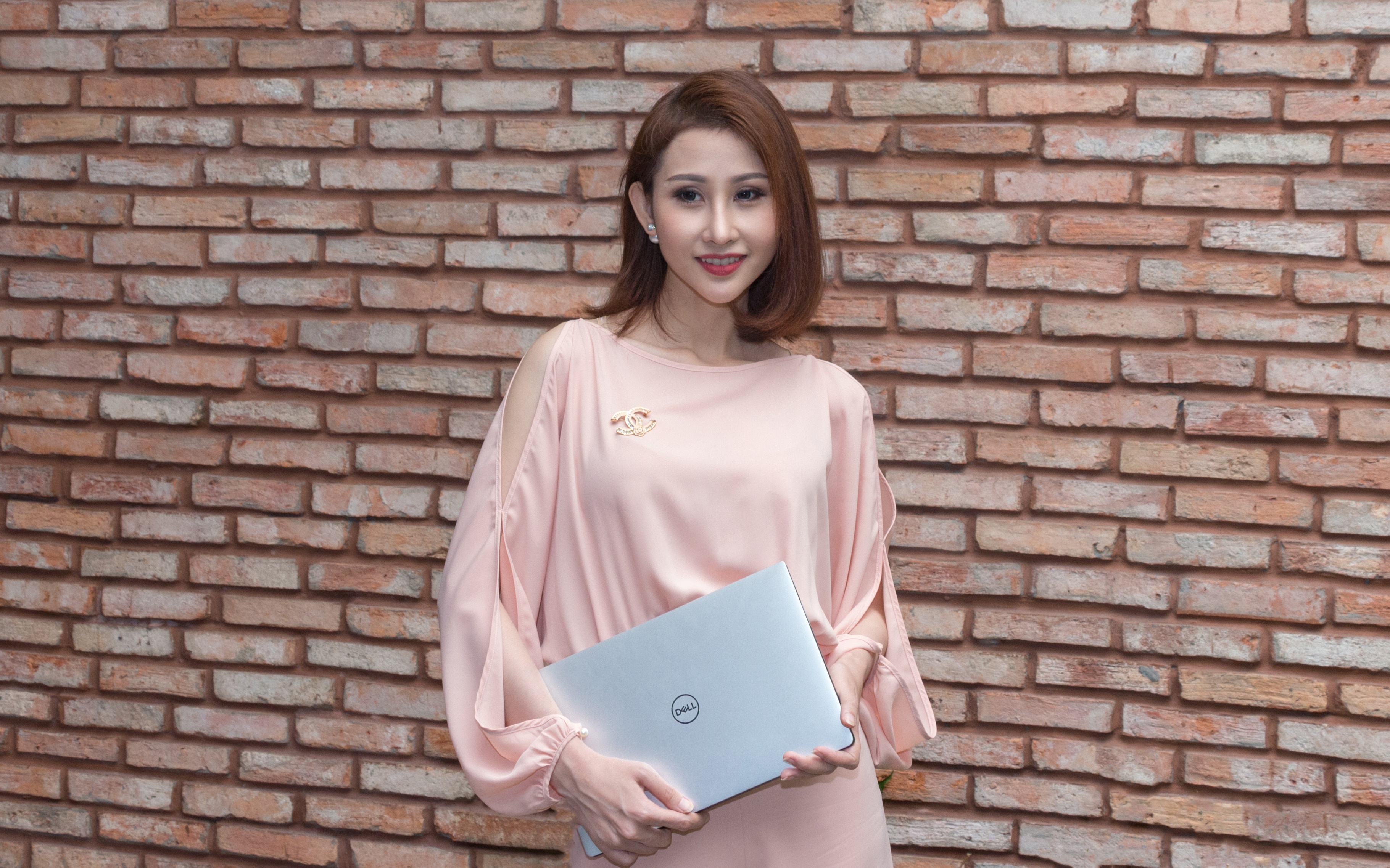 Laptop Dell XPS 13 anh 9