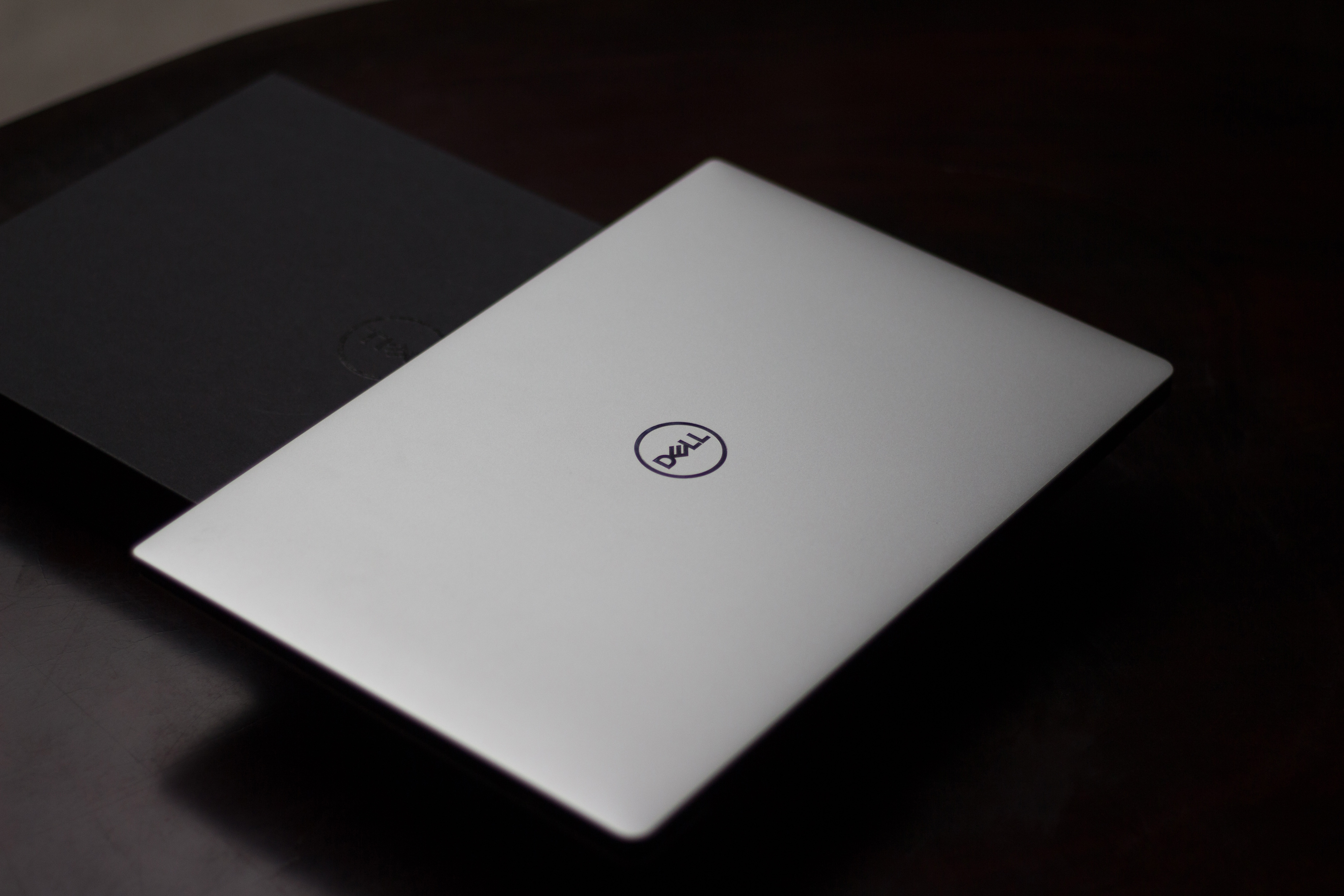 Laptop Dell XPS 13 anh 2