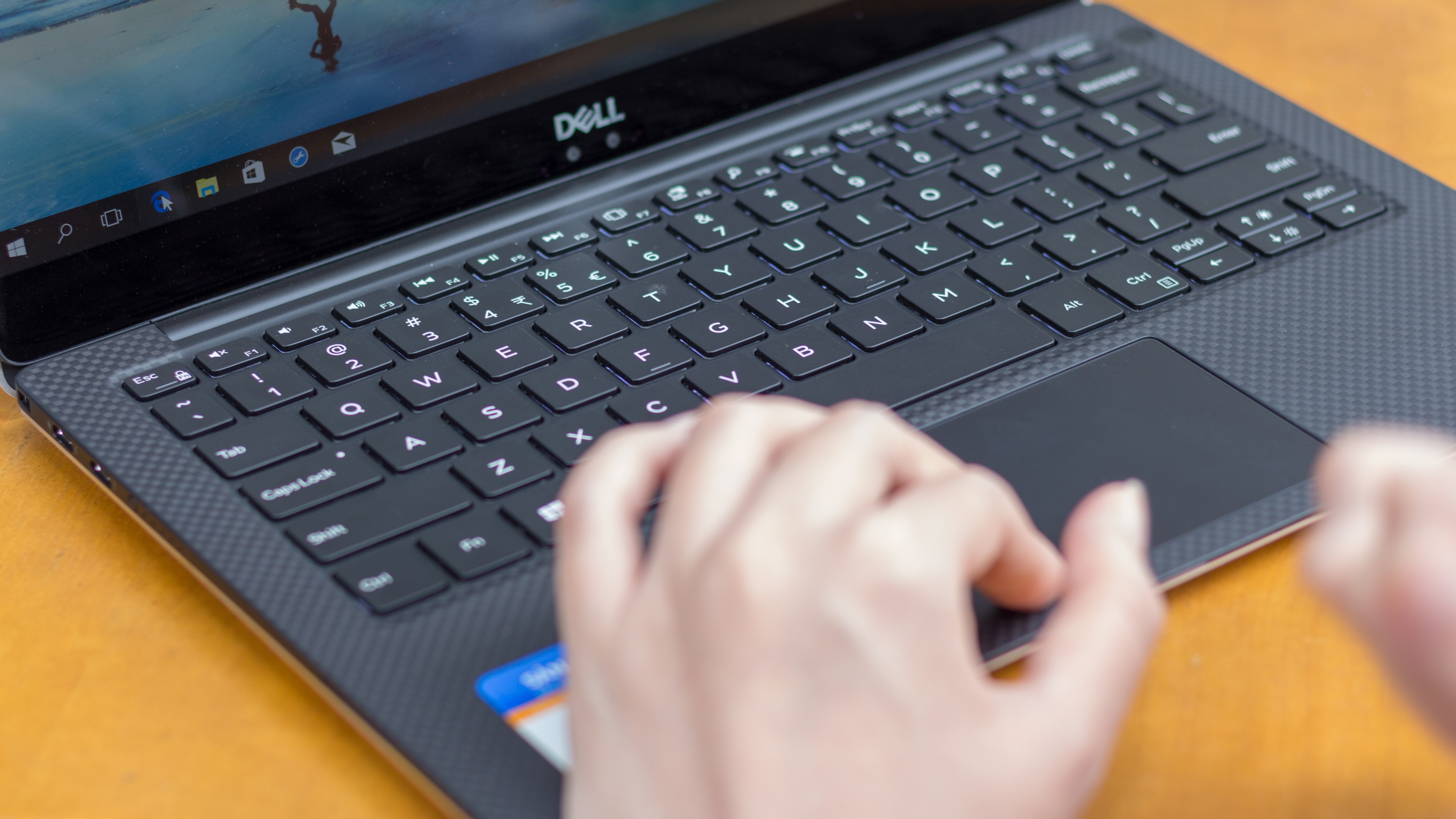 Laptop Dell XPS 13 anh 5