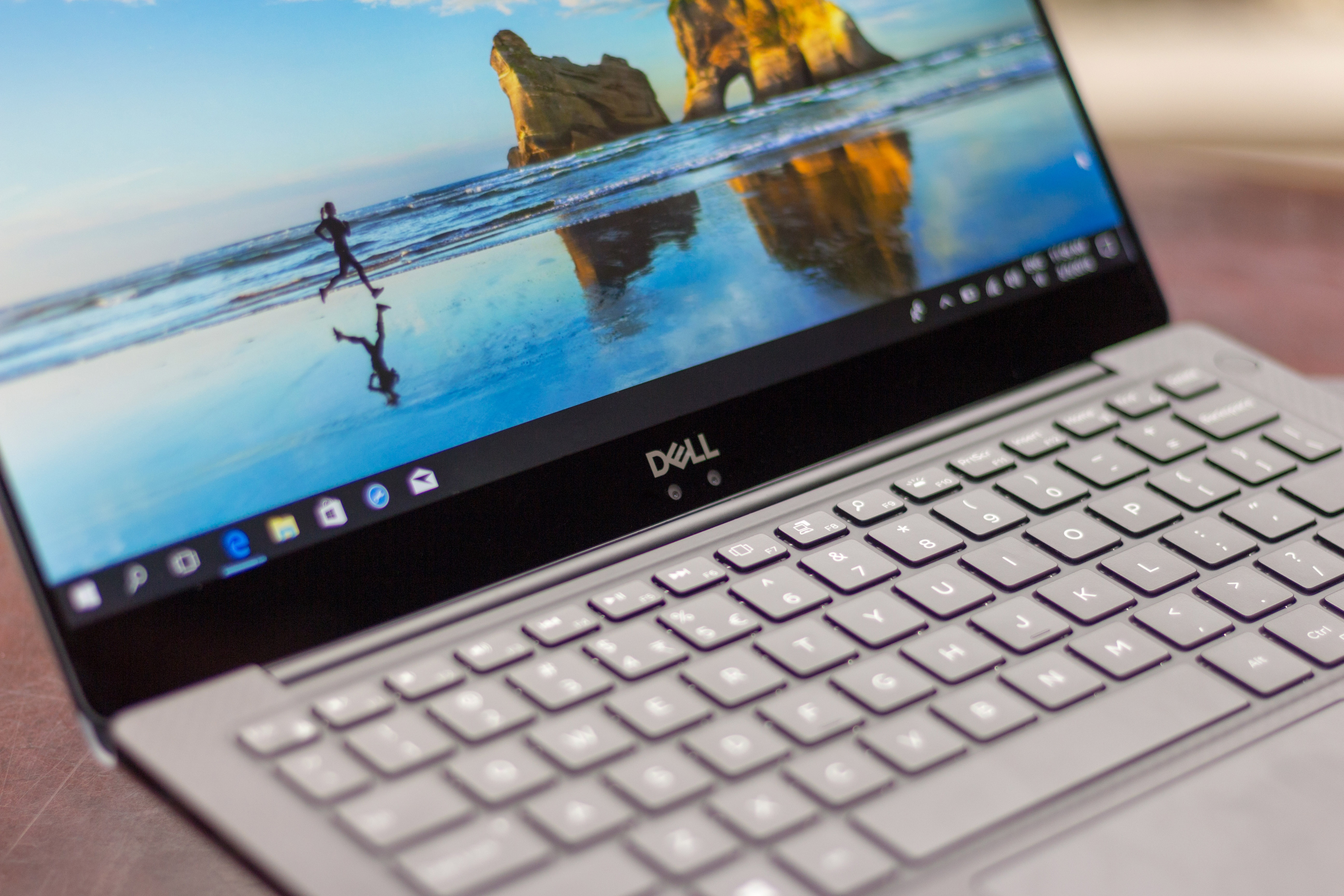 Laptop Dell XPS 13 anh 6