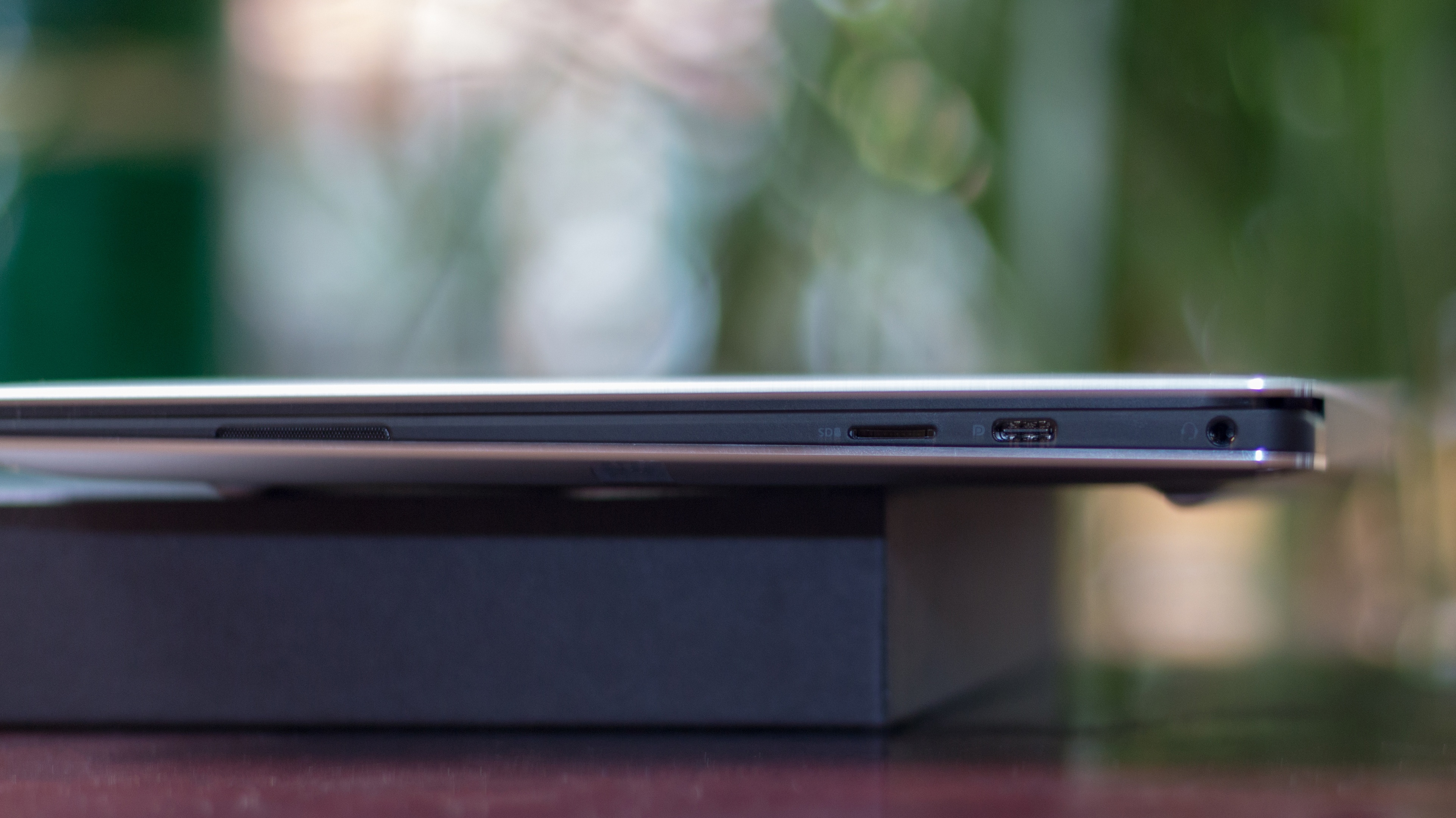 Laptop Dell XPS 13 anh 7