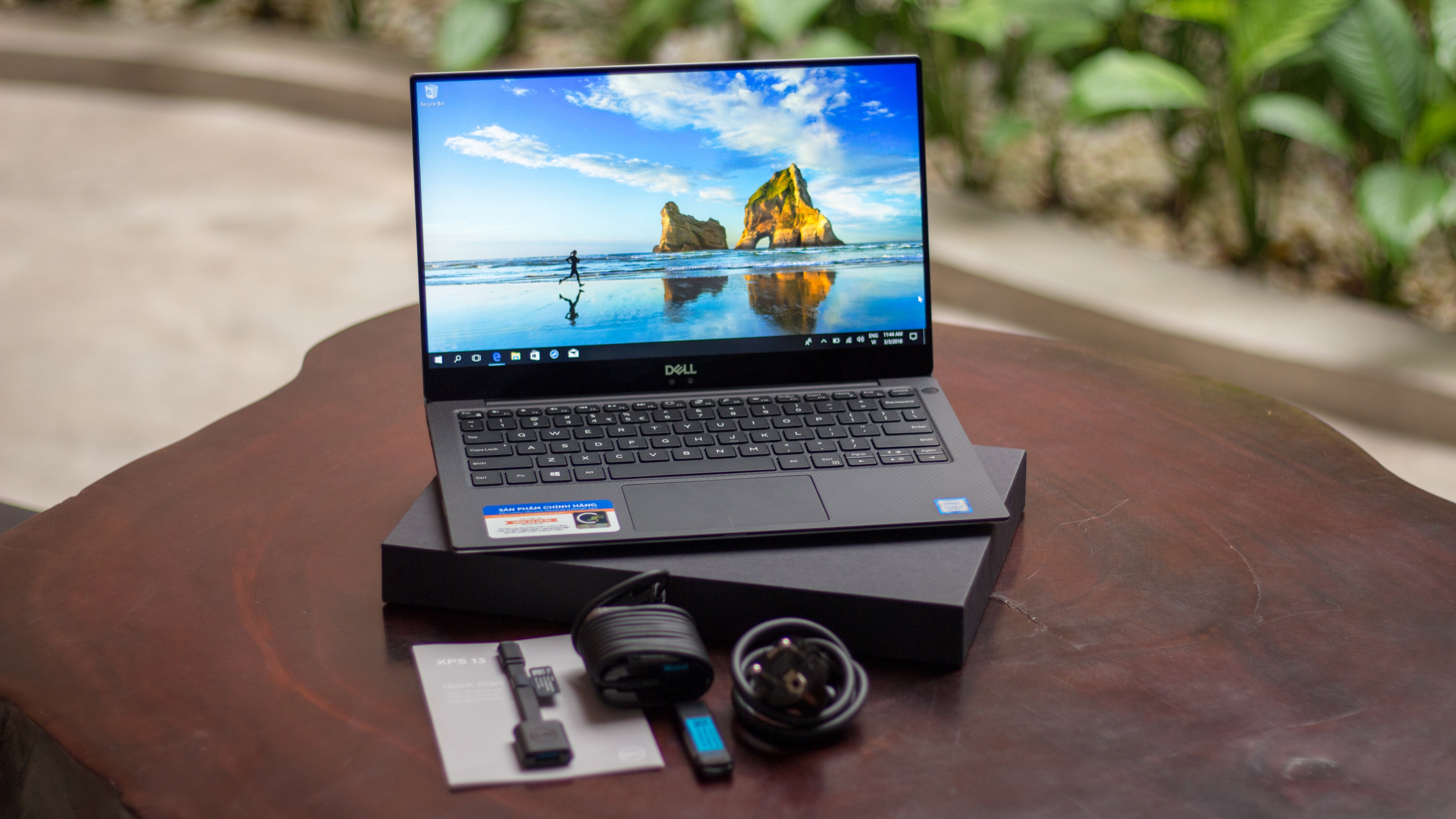 Dell XPS 13 2018 gia toi da 55 trieu dong tai Viet Nam hinh anh