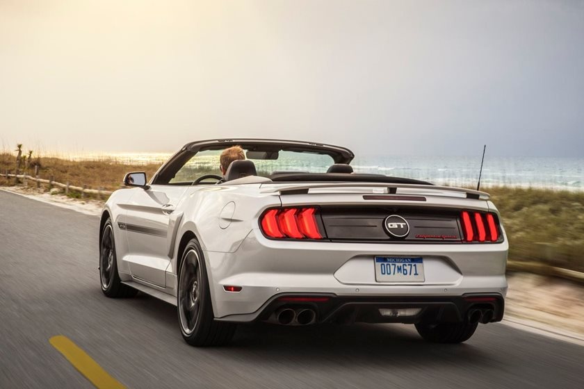 Ford Mustang nang cap phien ban California Special hinh anh