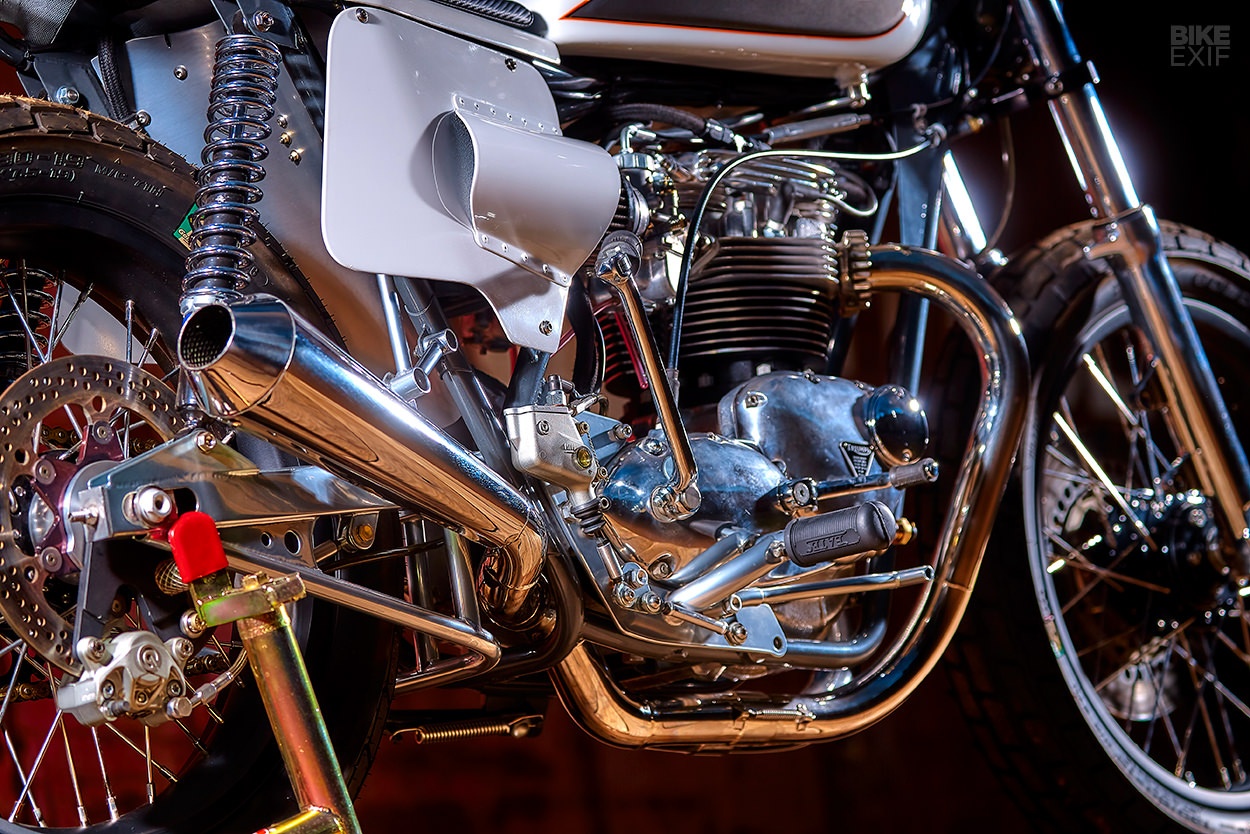 Chien binh bao den Triumph T140 anh 5