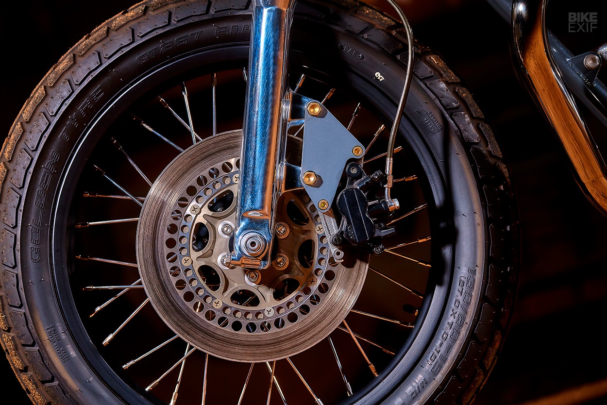 Chien binh bao den Triumph T140 anh 6