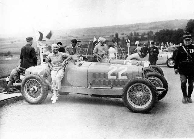 Từ vũ nữ hộp đêm trở thành ‘bà hoàng Bugatti’ ảnh 2 Tu vu nu hop dem tro thanh ‘ba hoang Bugatti’ anh 2